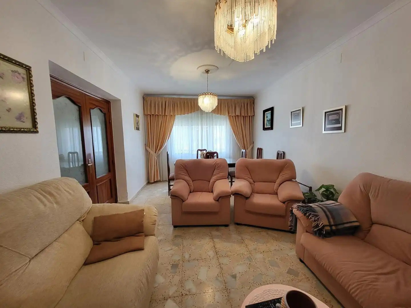Sala d'estar de Casa o xalet en venda en Sisante amb Calefacció, Terrassa i Moblat
