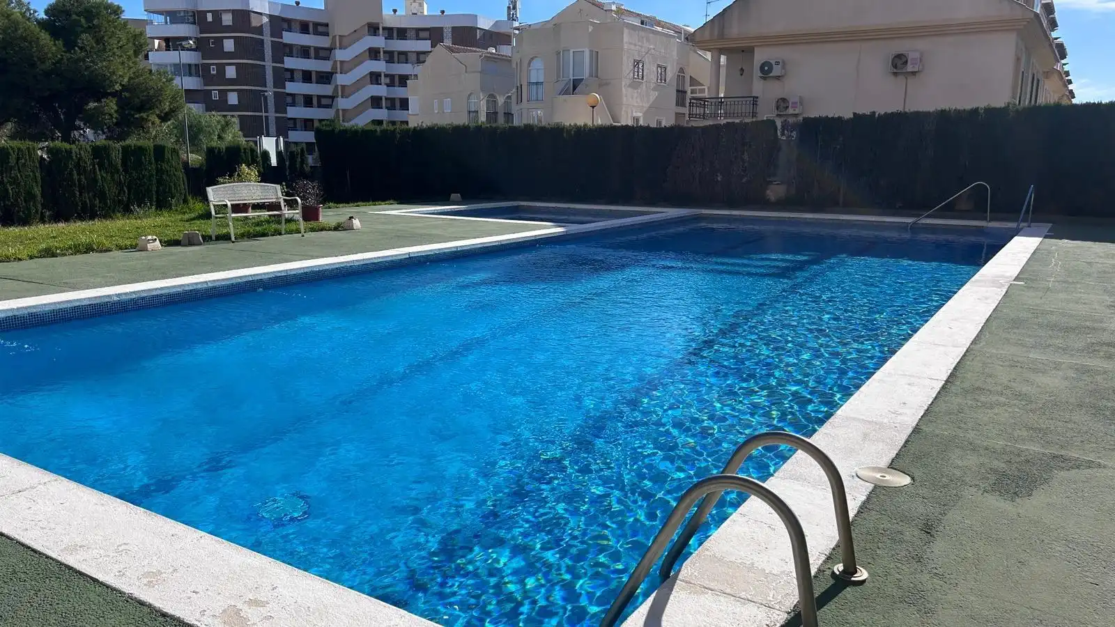 Schwimmbecken von Wohnung zur Miete in Orihuela mit Klimaanlage, Heizung und Privatgarten