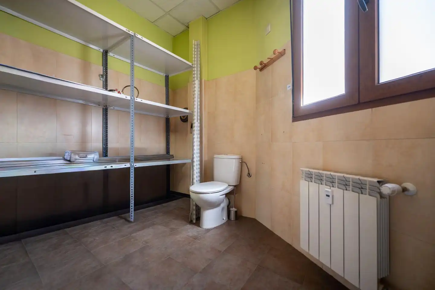 Baño de Local en venta en Madrid