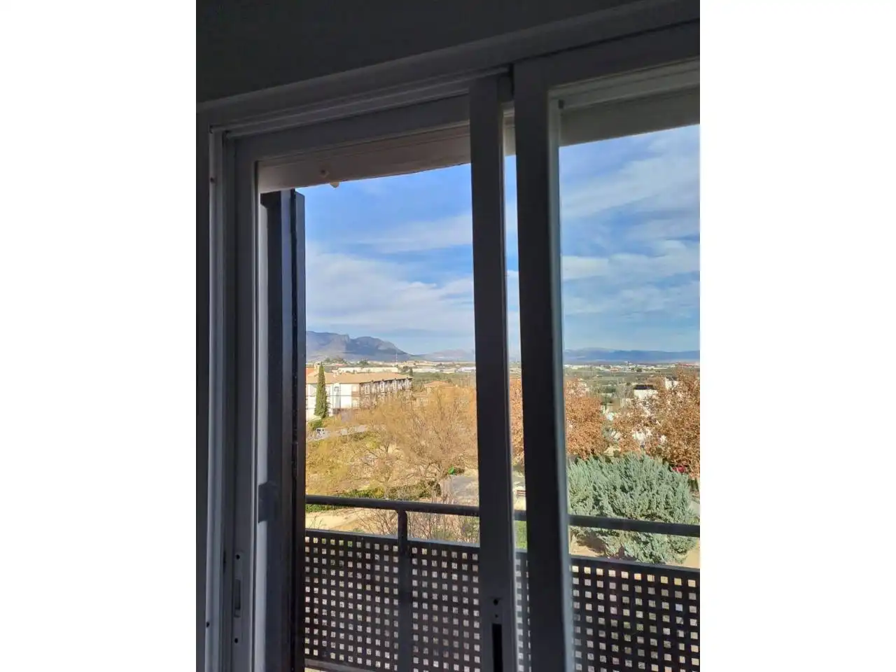 Vista exterior de Dúplex en venta en Baza con Calefacción, Terraza y Trastero