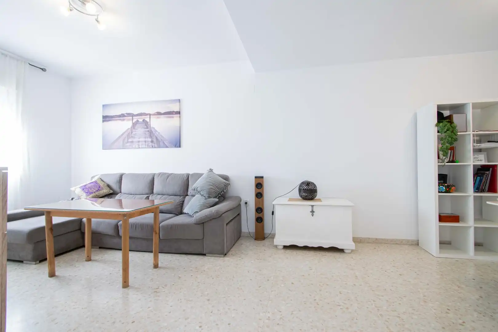 Wohnzimmer von Einfamilien-Reihenhaus zum Verkauf in Bormujos mit Klimaanlage und Terrasse