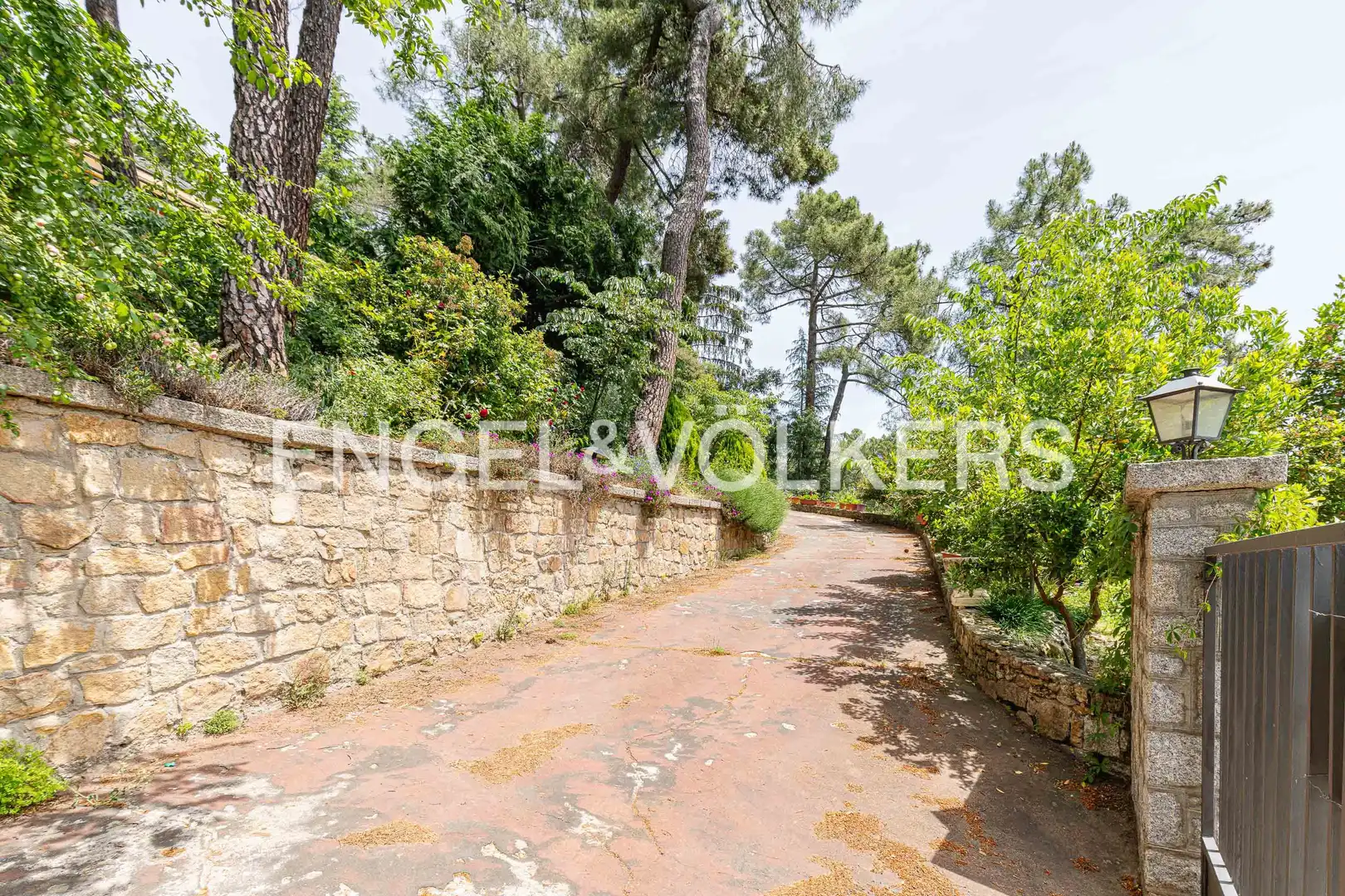 Exterior view of Houses for sale in San Lorenzo de El Escorial  with Heating, Private garden and Terrace