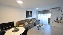 Living room of Flat for sale in Girona Capital  with Air Conditioner, Heating and Balcony