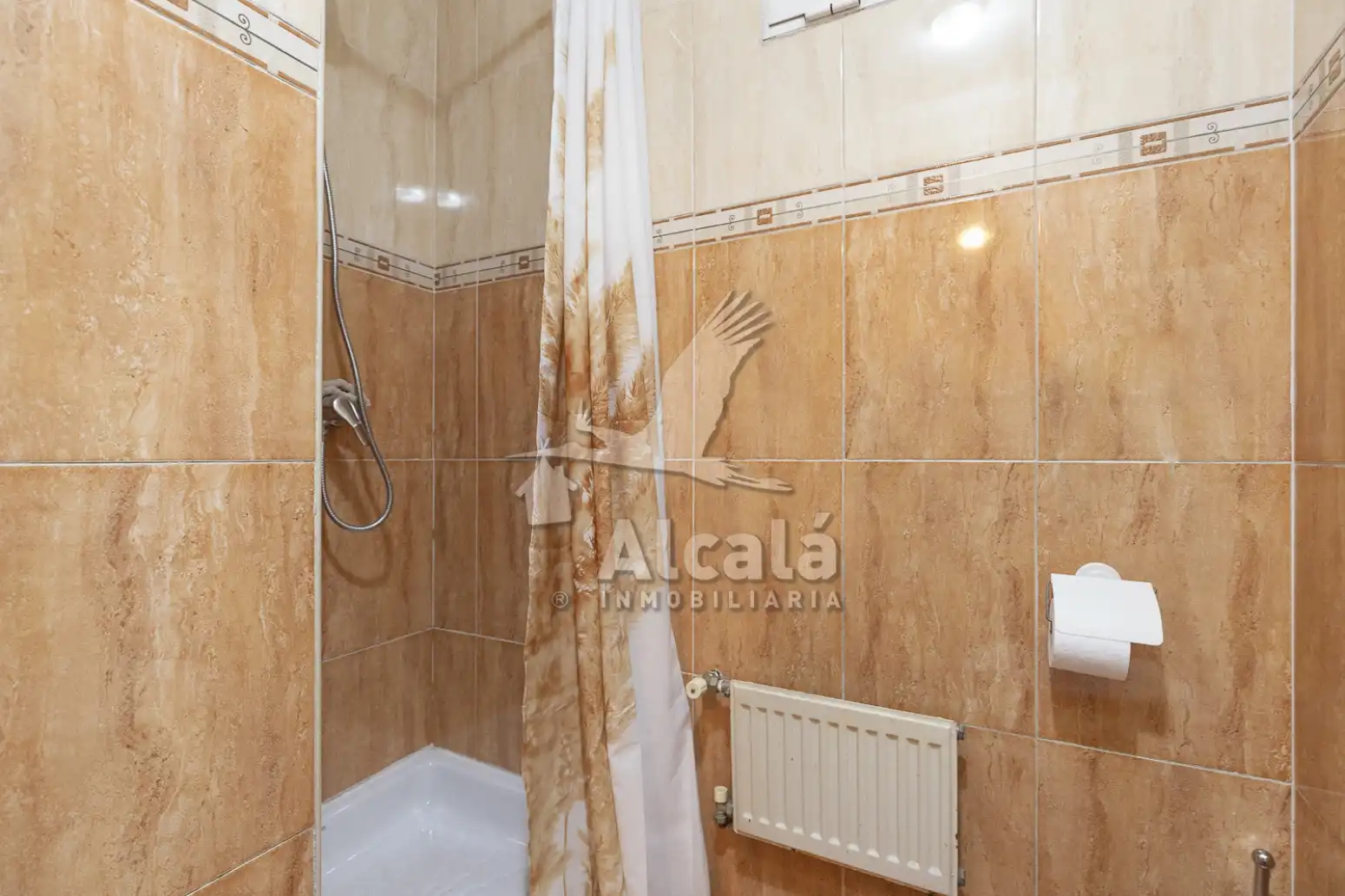 Baño de Casa adosada en venta en Azuqueca de Henares con Aire acondicionado, Calefacción y Piscina