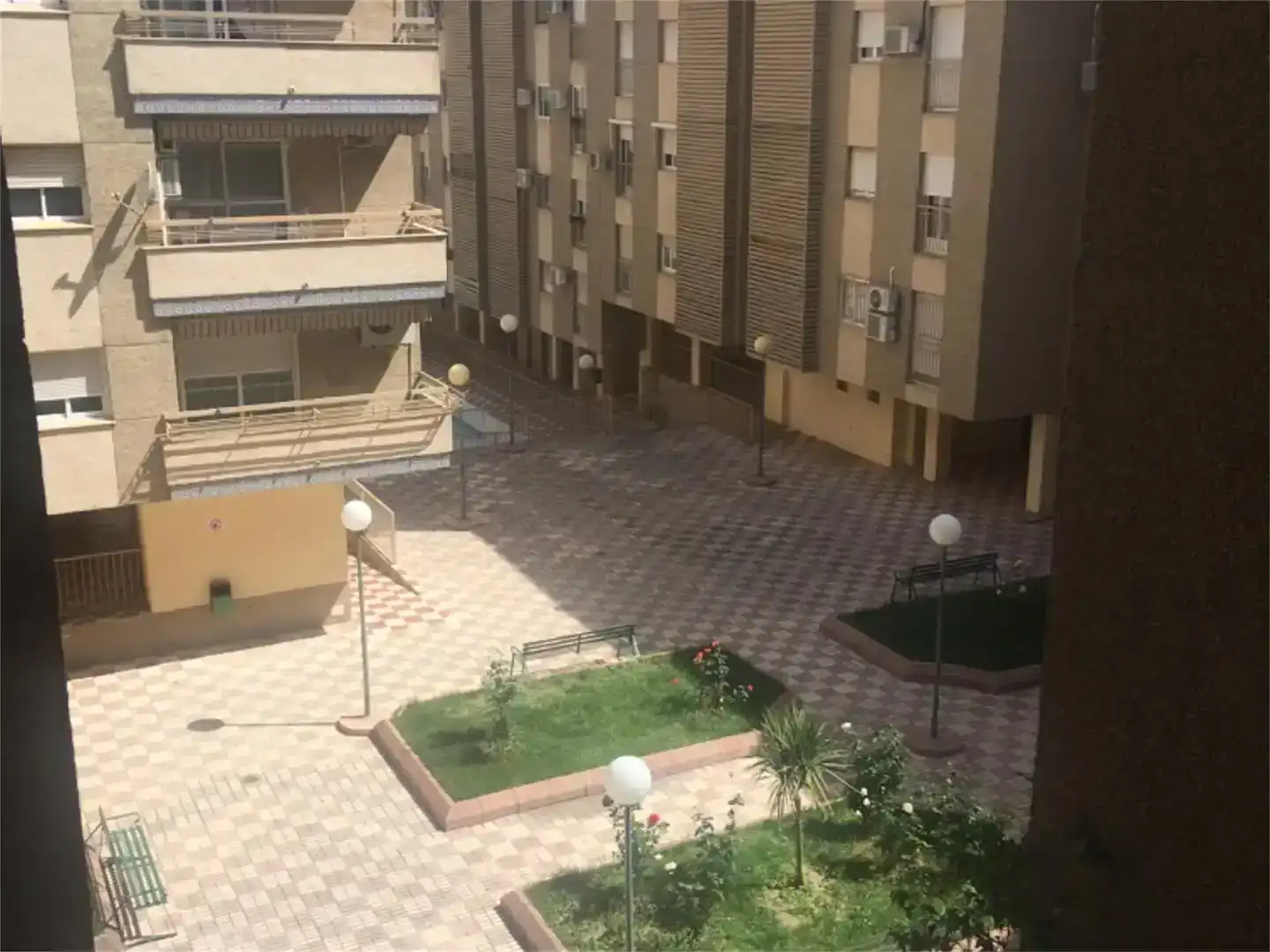 Außenansicht von Wohnung zur Miete in  Jaén Capital mit Klimaanlage, Schwimmbad und Balkon