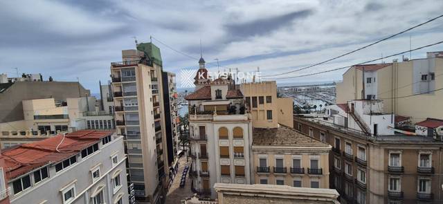 Piso en Venta en Barrio Centro Calle Valdés en Barrio del Centro