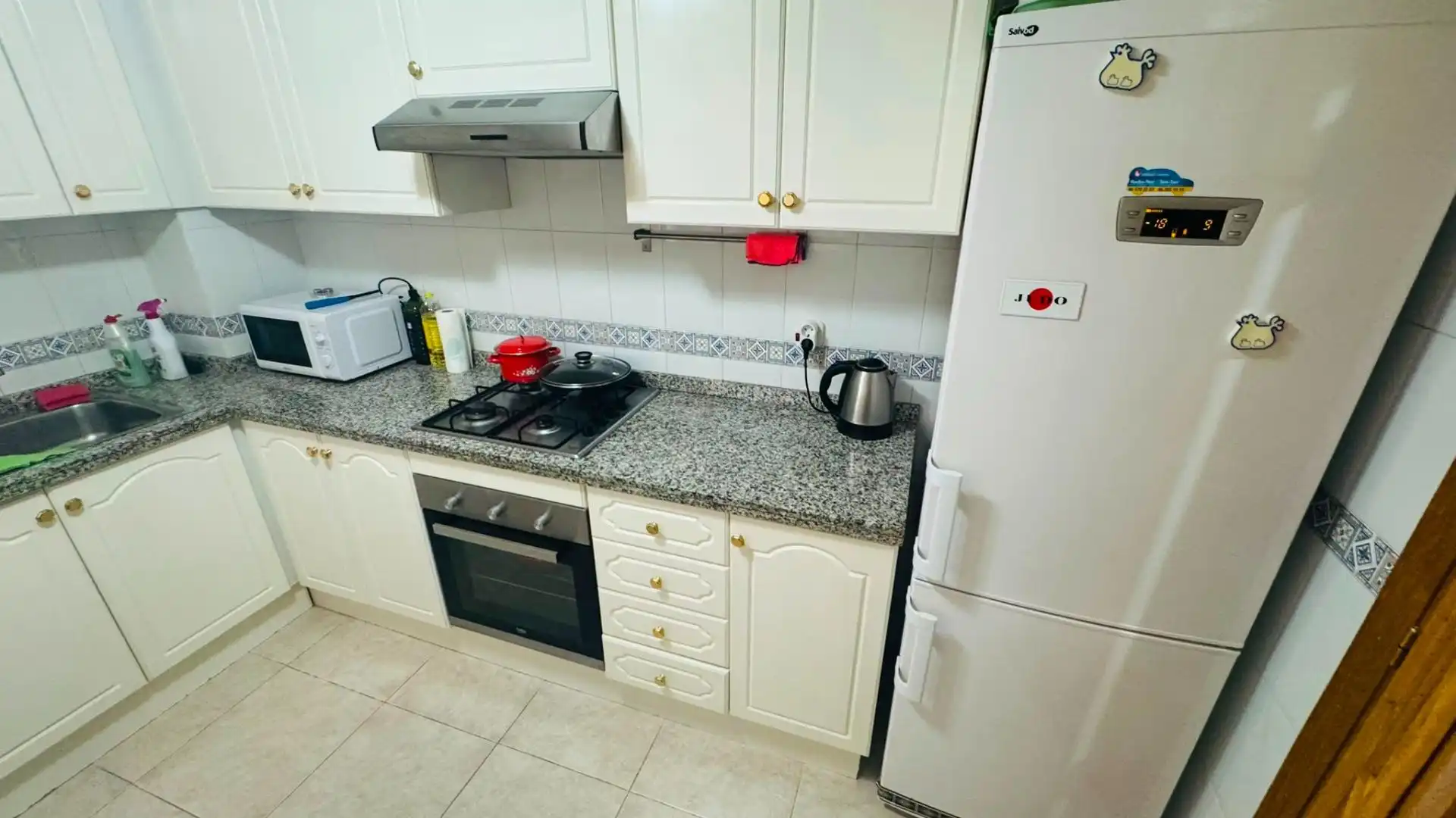 Cocina de Piso de alquiler en Valencia con Aire acondicionado, Calefacción y Jardín privado