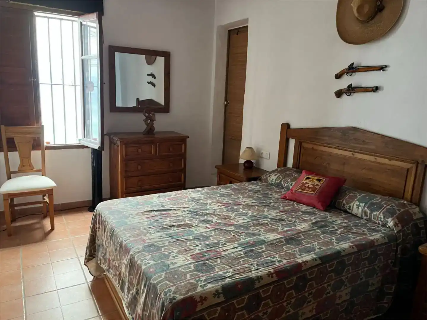 Dormitori de Finca rústica en venda en Casabermeja amb Piscina