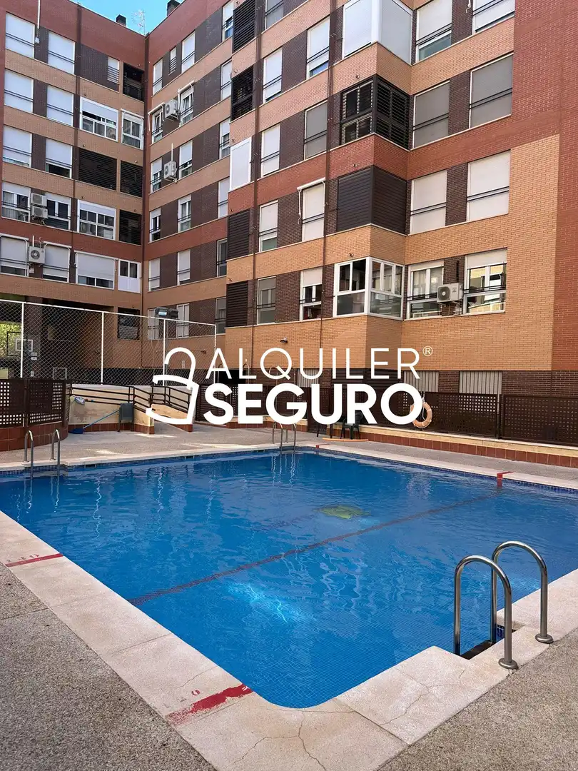 Piscina de Pis de lloguer en Móstoles amb Aire condicionat, Calefacció i Traster