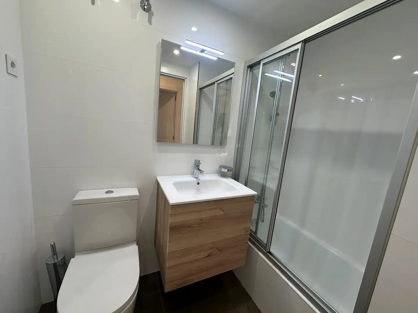 Bathroom of Flat for rent in Getxo   with Heating and Balcony