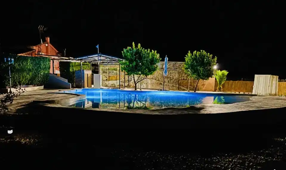 Piscina de Finca rústica en venda en Cuacos de Yuste amb Aire condicionat, Jardí privat i Traster