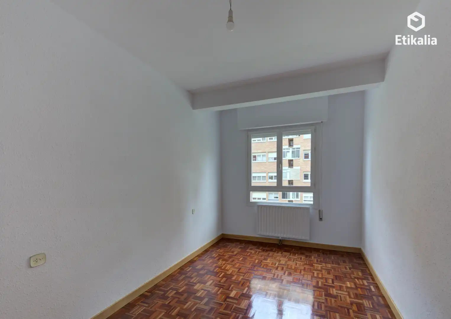 Habitación de Piso en venta en Vitoria - Gasteiz con Calefacción, Terraza y Trastero