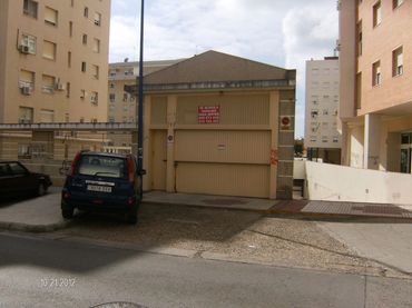 Motorradstellplatz mit Aufzug zur Miete in Calle José Ramos Borrero 6