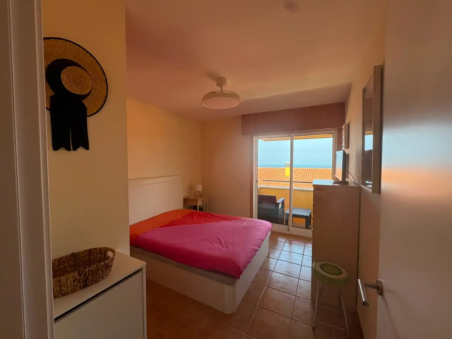 Dormitori de Apartament de lloguer en Porto do Son amb Calefacció, Terrassa i Moblat