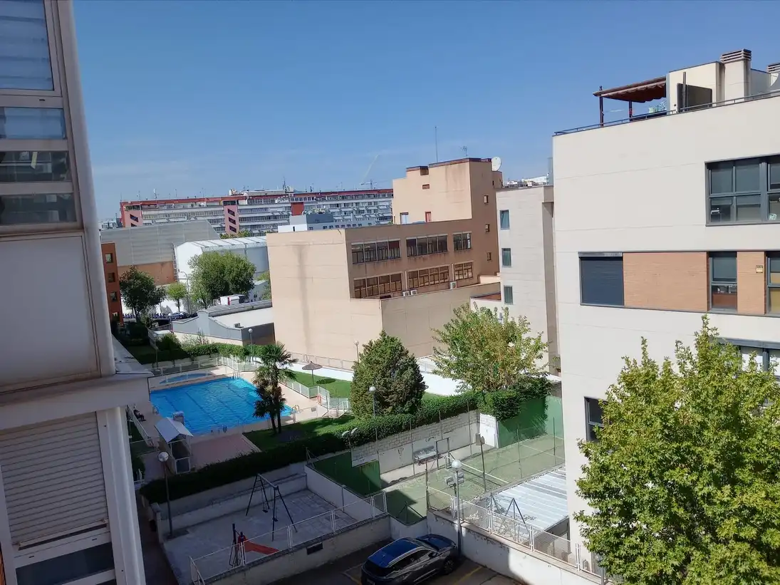 Pis amb piscina de lloguer a Calle de Julián Camarillo, imagen 17
