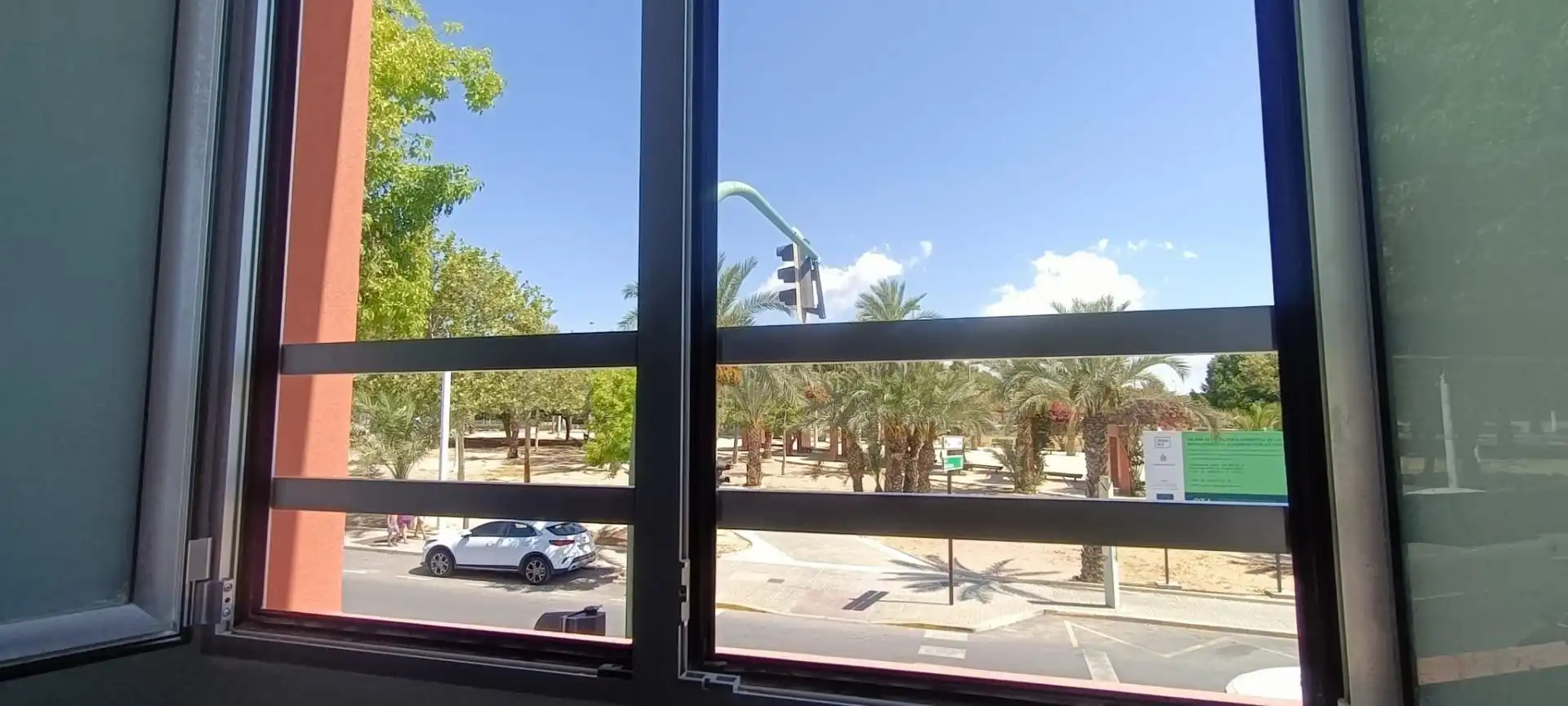 Außenansicht von Fabrikhallen zur Miete in Elche / Elx