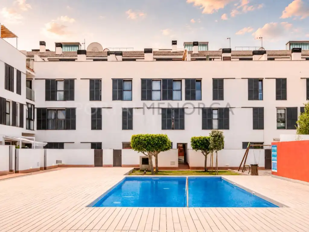 Vista exterior de Piso en venta en Ciutadella de Menorca con Piscina