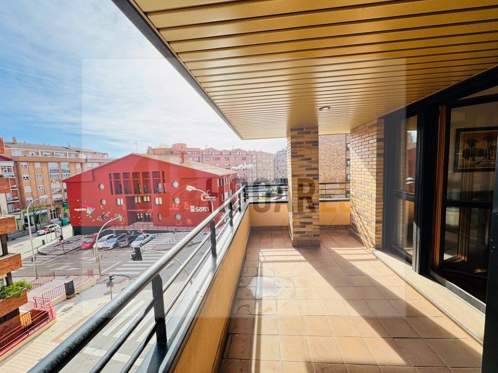 Piso de alquiler en Avenida Duques De Soria, 14, Polideportivos Asperon - Mariano Vicen