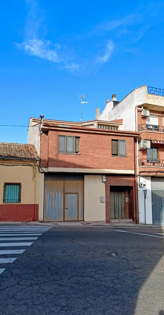 Vista exterior de Casa o chalet en venta en Íscar con Calefacción, Trastero y Amueblado