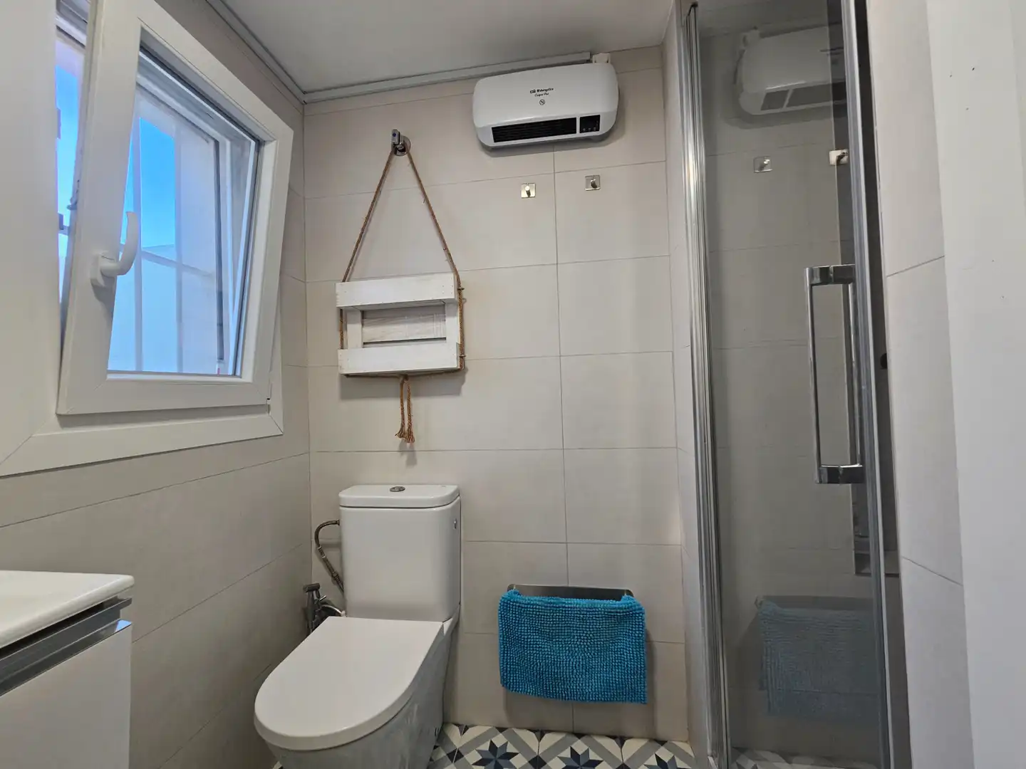 Bathroom of Attic for sale in Casco Antiguo