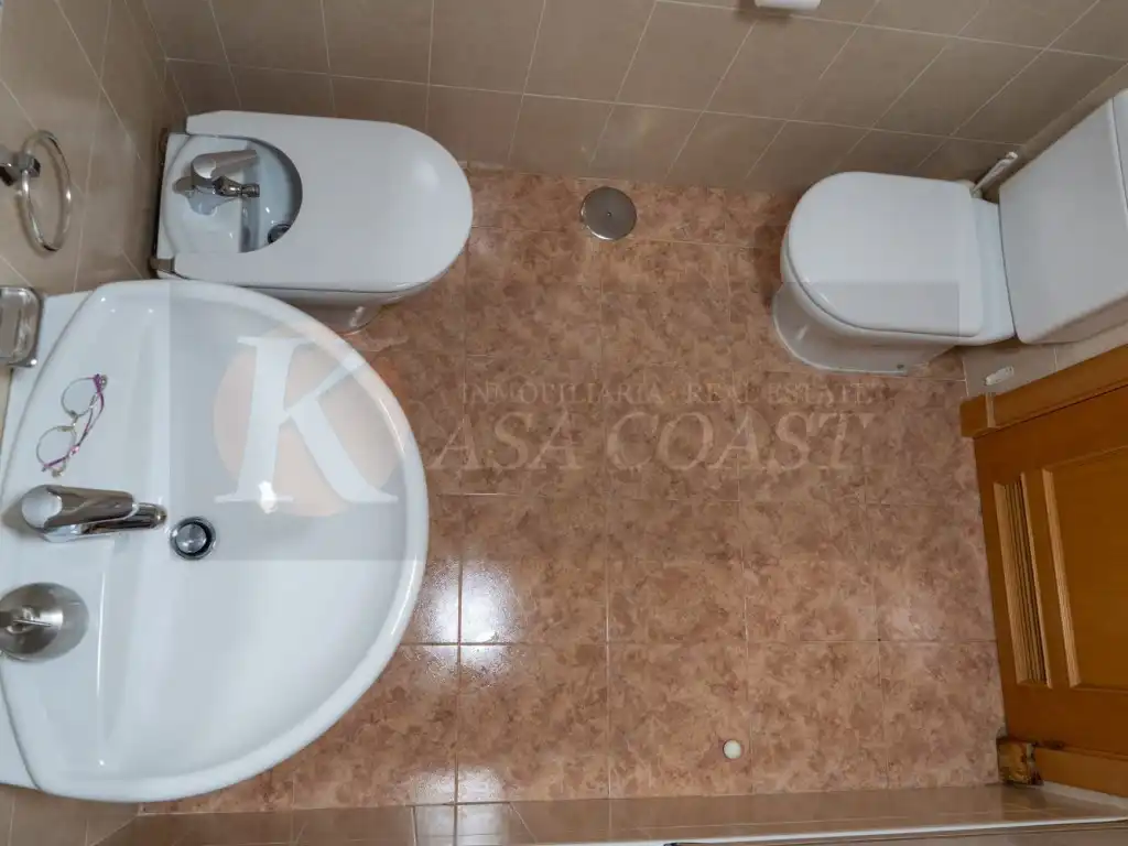 Baño de Piso en venta en Fuengirola con Aire acondicionado, Jardín privado y Terraza
