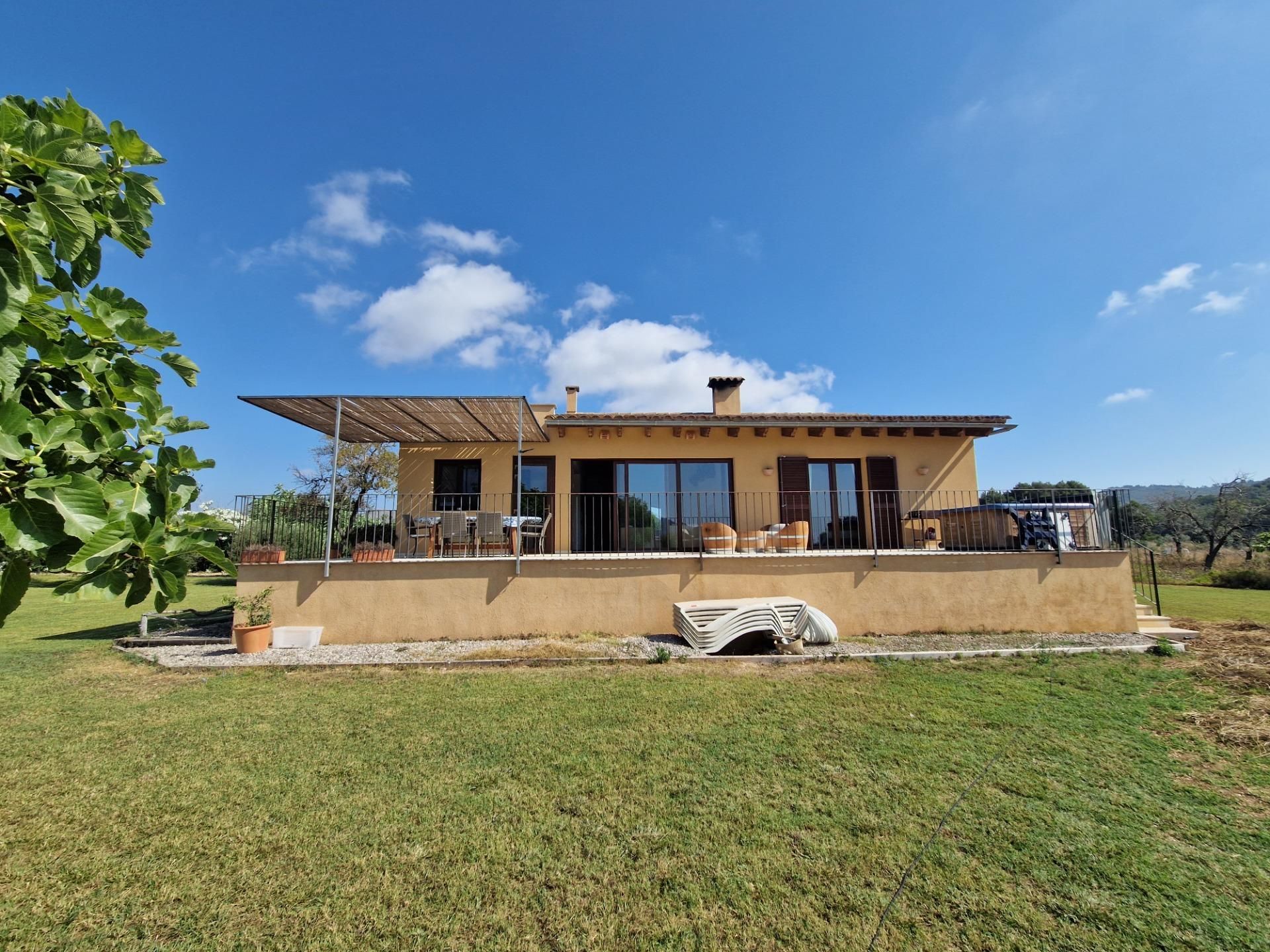 Vista exterior de Casa o xalet de lloguer en Capdepera amb Aire condicionat, Jardí privat i Terrassa