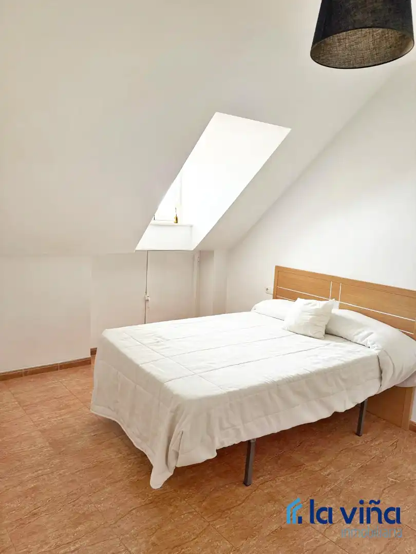 Bedroom of Attic for sale in Alameda  with Air Conditioner, Heating and Furnished
