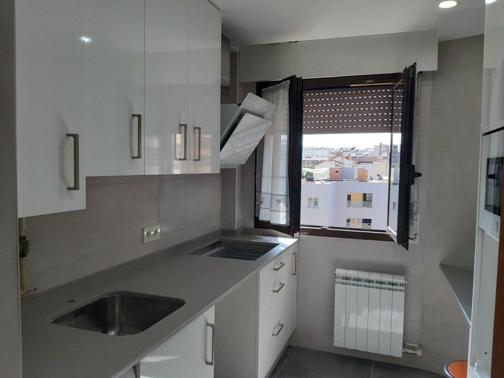 Apartment to rent in Los Vadillos - R. Sanitaria - Pozanos, Centro