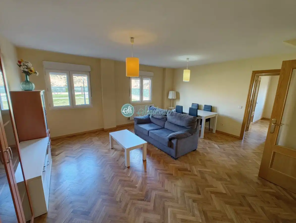Living room of Flat for sale in Segovia  with Heating, Storage room and Furnished