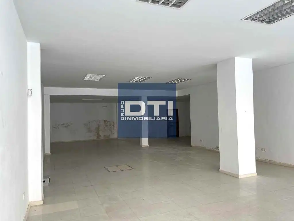 Local comercial en venta en Avenida Primero de Mayo, imagen 4