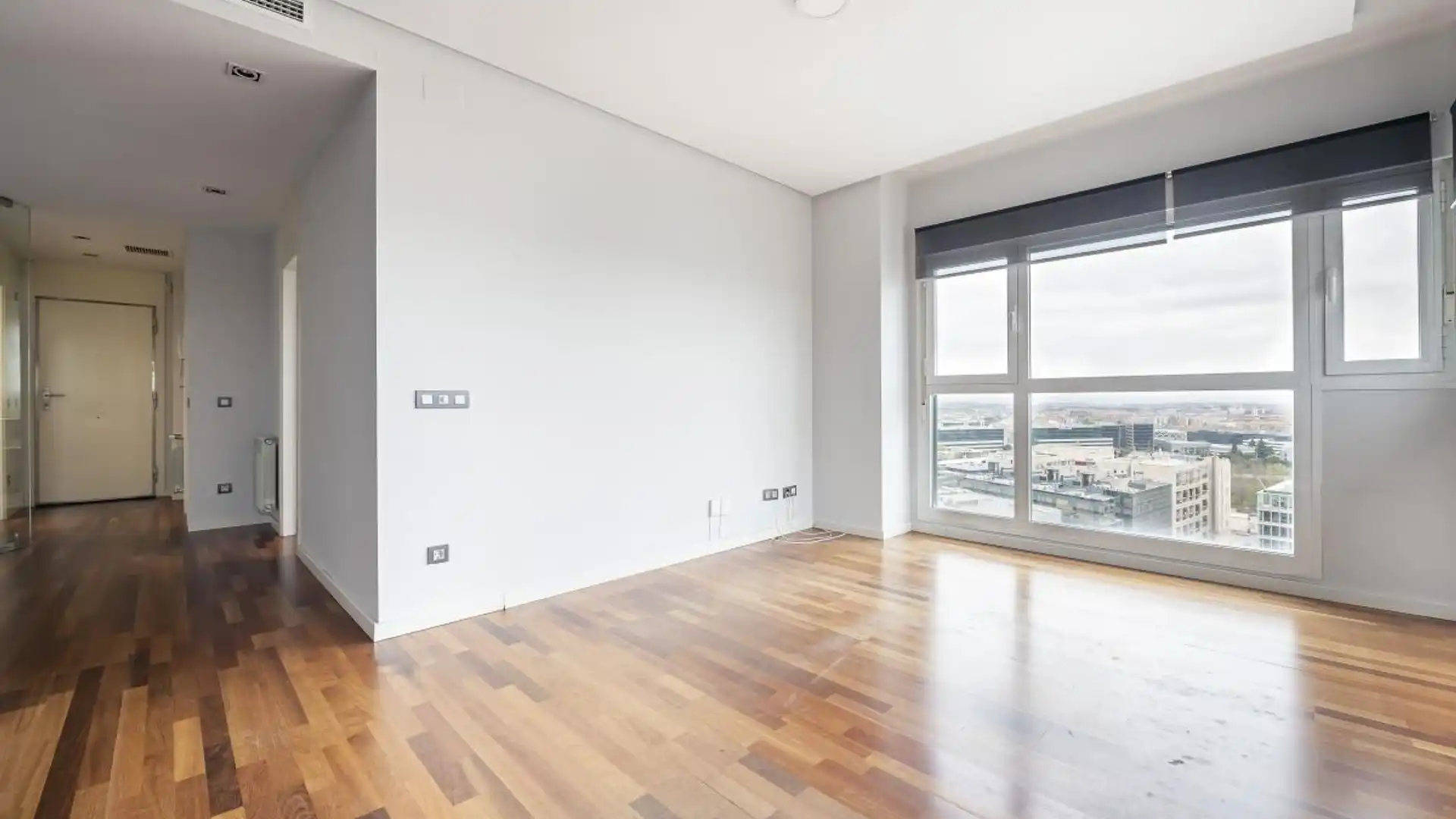 Sala d'estar de Pis en venda en  Madrid Capital amb Aire condicionat, Calefacció i Jardí privat