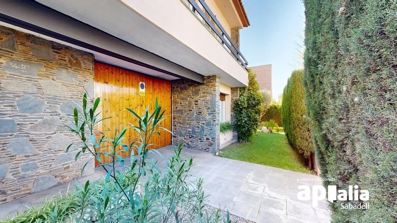 Jardí de Casa o xalet en venda en Barberà del Vallès amb Aire condicionat, Calefacció i Jardí privat