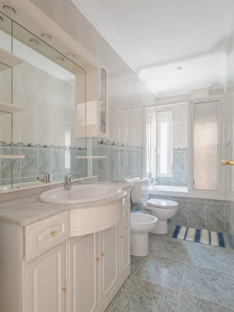 Bathroom of Flat for sale in Madrid  with Heating