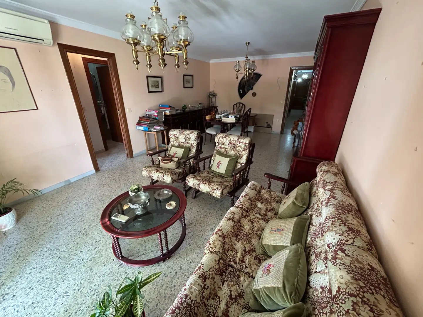 Living room of Flat for sale in Vélez-Málaga  with Air Conditioner, Terrace and Furnished