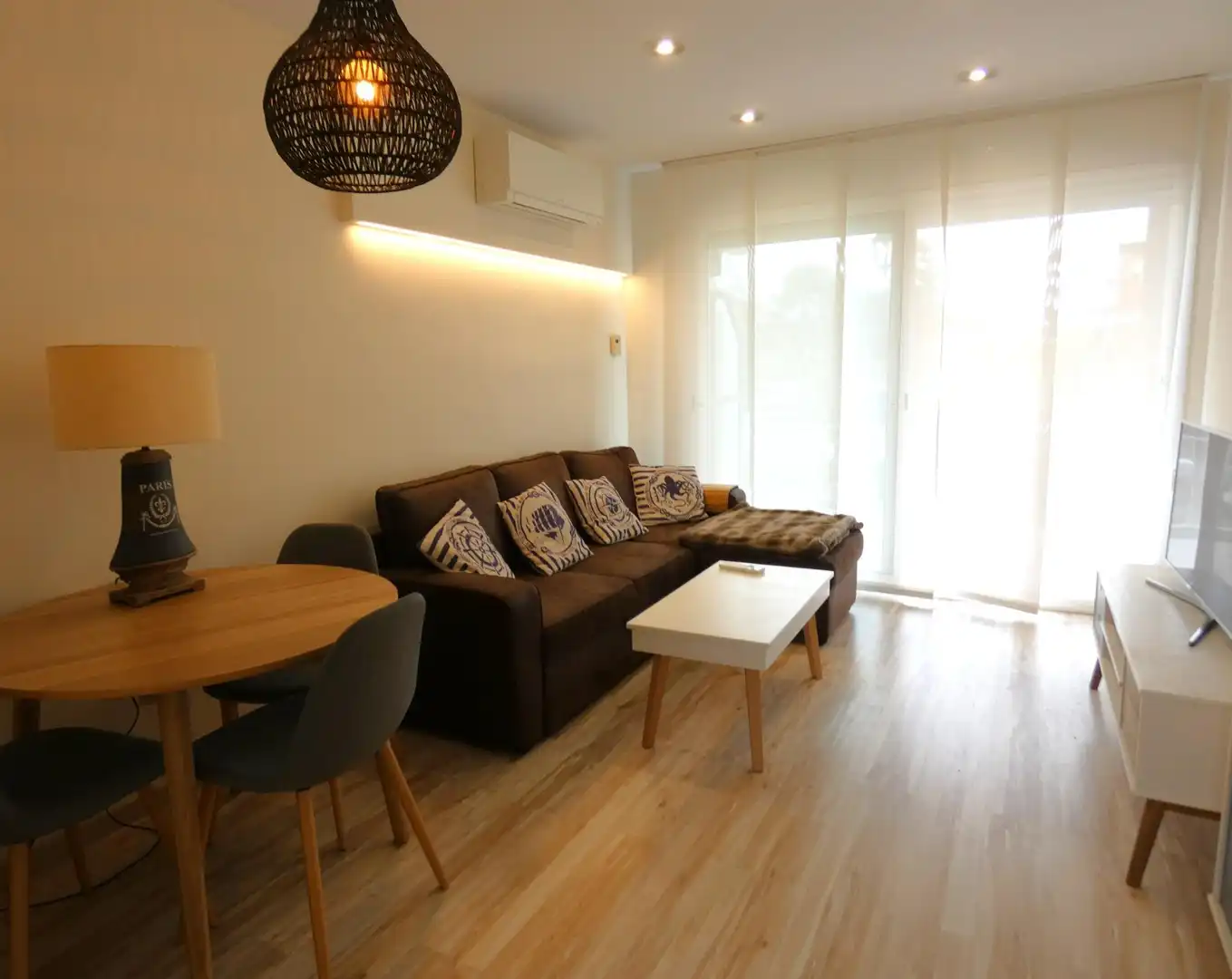 Living room of Flat for sale in Castelldefels  with Air Conditioner, Heating and Parquet flooring