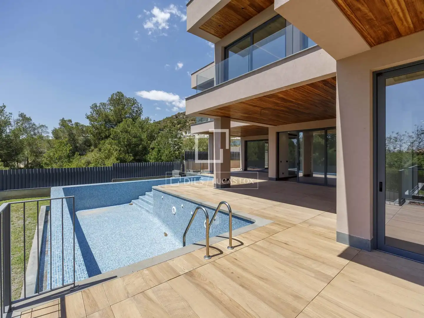 Vista exterior de Casa o xalet en venda en Sagunto / Sagunt amb Aire condicionat, Calefacció i Jardí privat