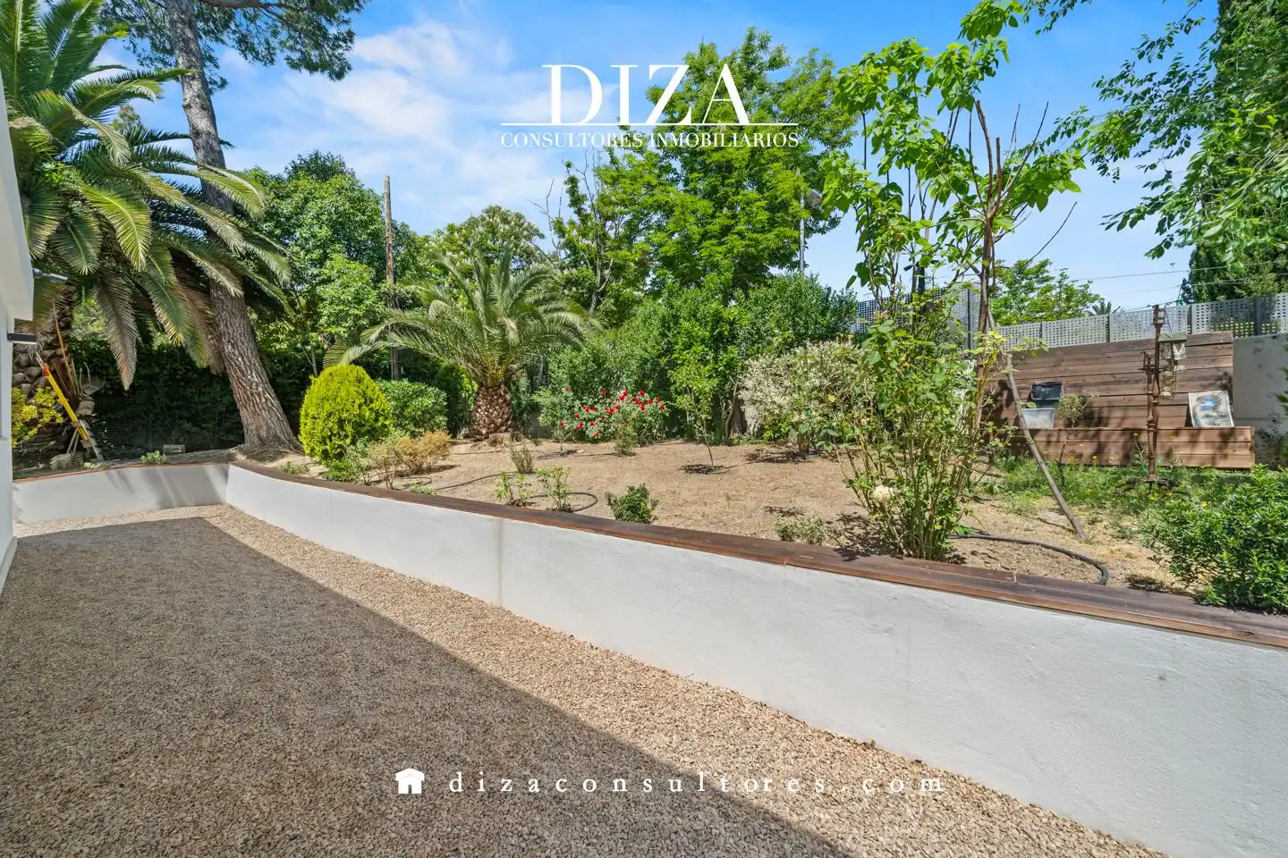 Vista exterior de Casa o xalet en venda en Pozuelo de Alarcón amb Aire condicionat, Calefacció i Jardí privat