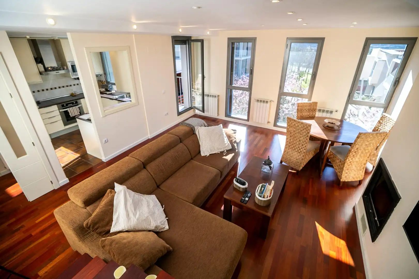 Sala de estar de Dúplex en venta en Sabiñánigo con Calefacción, Terraza y Trastero