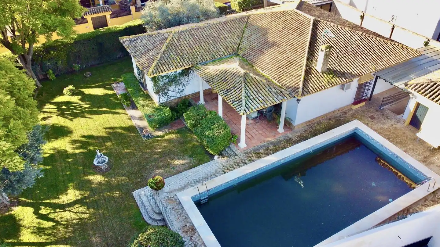 Casa o xalet en venda a Jacinto Benavente, Gines
