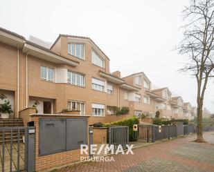 Vista exterior de Casa o xalet en venda en Valladolid Capital amb Calefacció, Jardí privat i Traster