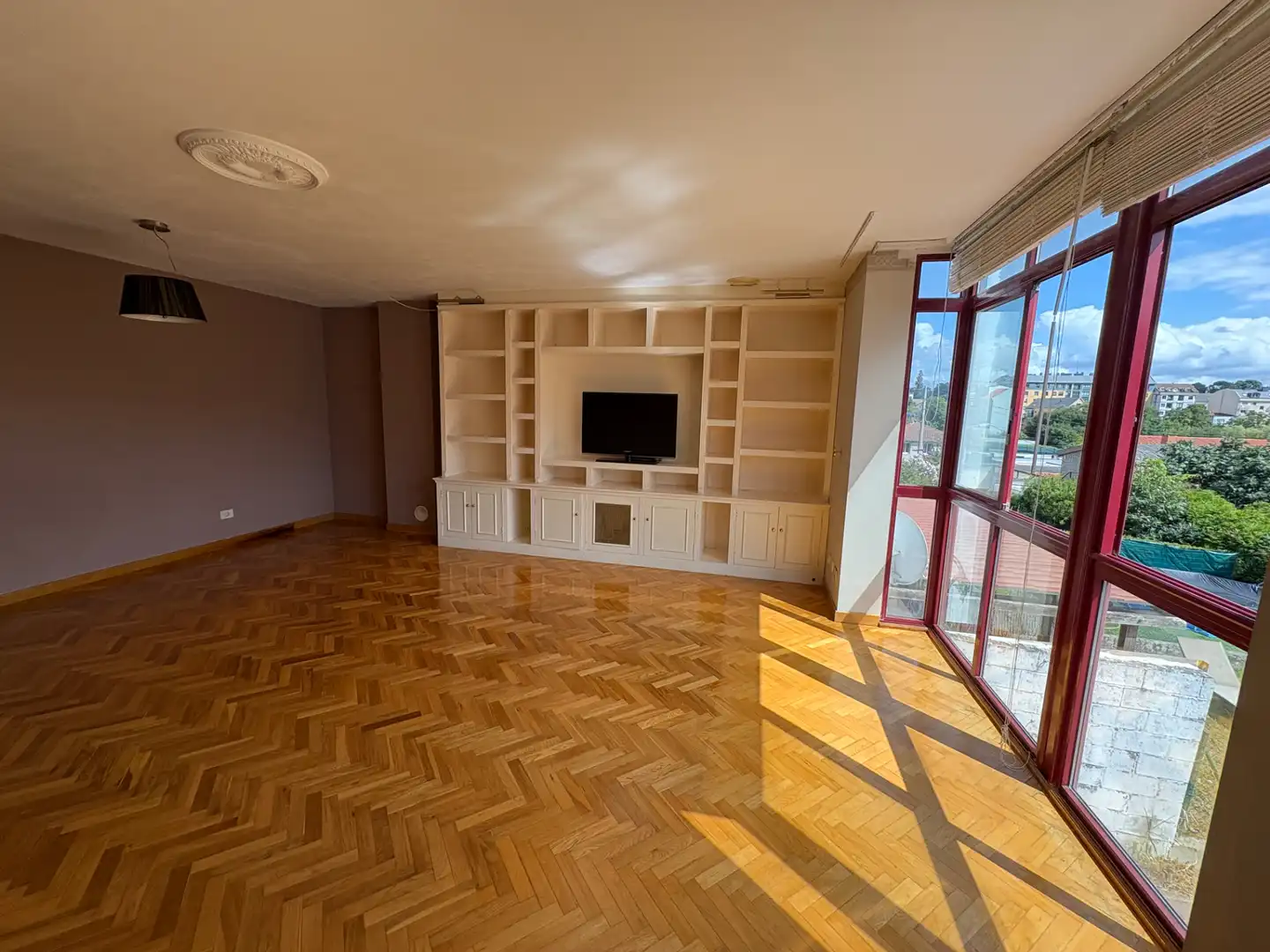 Sala de estar de Casa adosada en venta en Culleredo con Calefacción, Jardín privado y Parquet