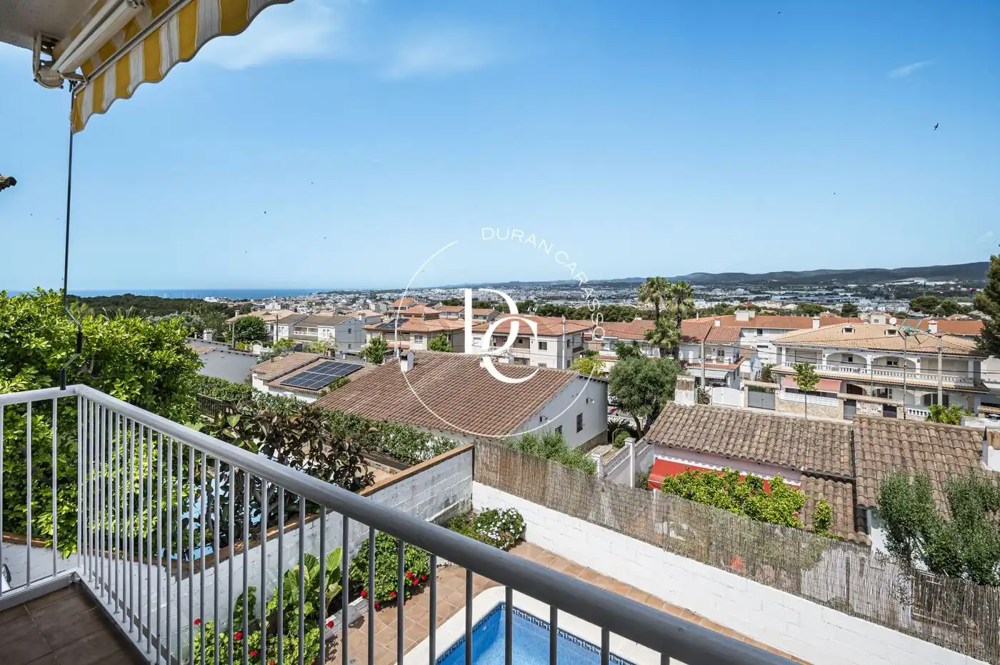Vista exterior de Casa o xalet en venda en Sant Pere de Ribes amb Calefacció, Jardí privat i Terrassa