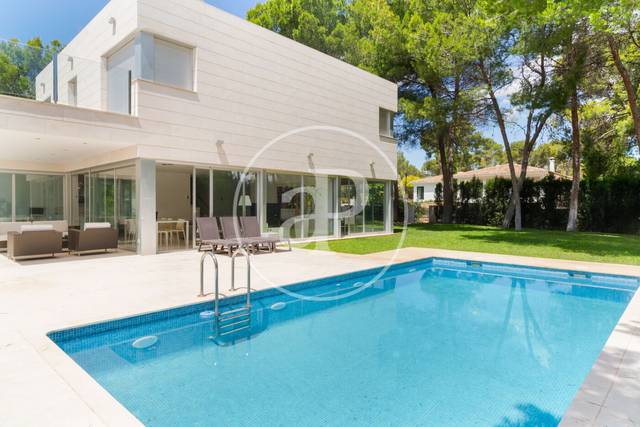 Casa-chalet en Alquiler en C. 6 en El Bosque