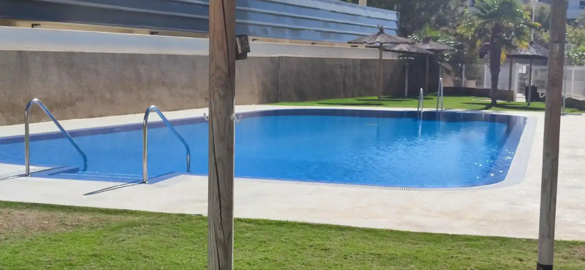 Piscina de Piso de alquiler en Rota con Trastero, Amueblado y Horno