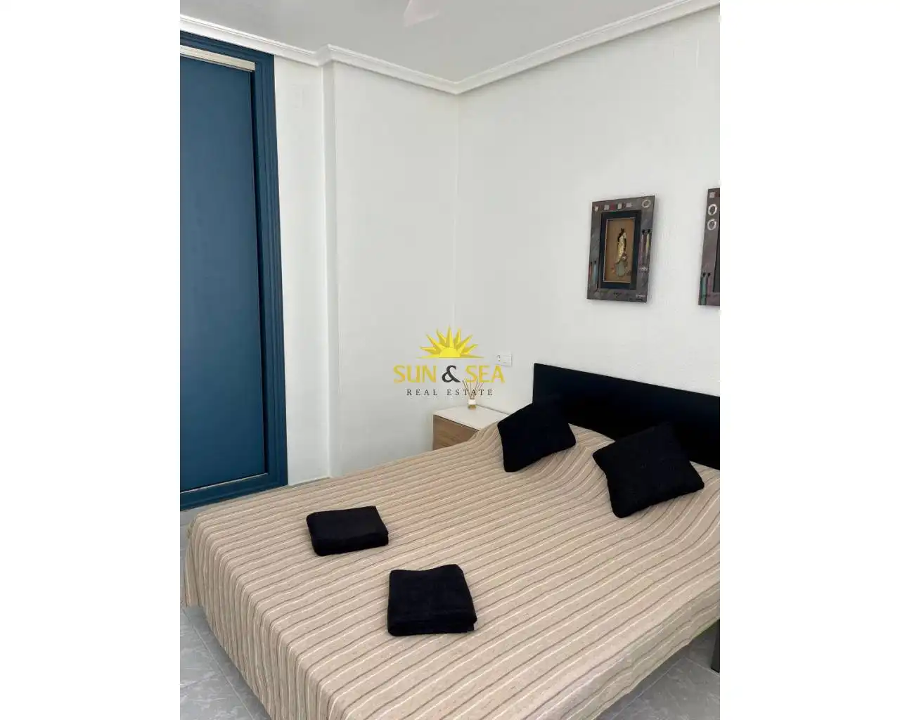 Habitación de Apartamento de alquiler en Torrevieja con Aire acondicionado, Calefacción y Horno