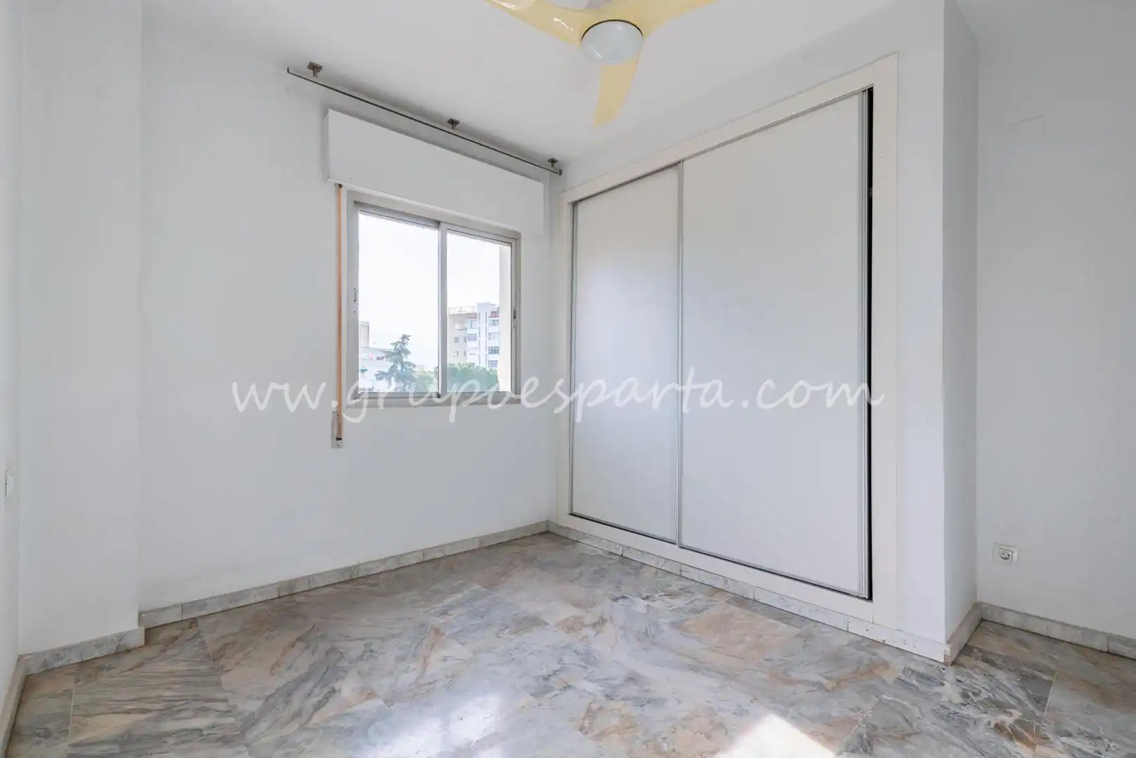 Bedroom of Flat for sale in Sevilla  with Air Conditioner and Balcony