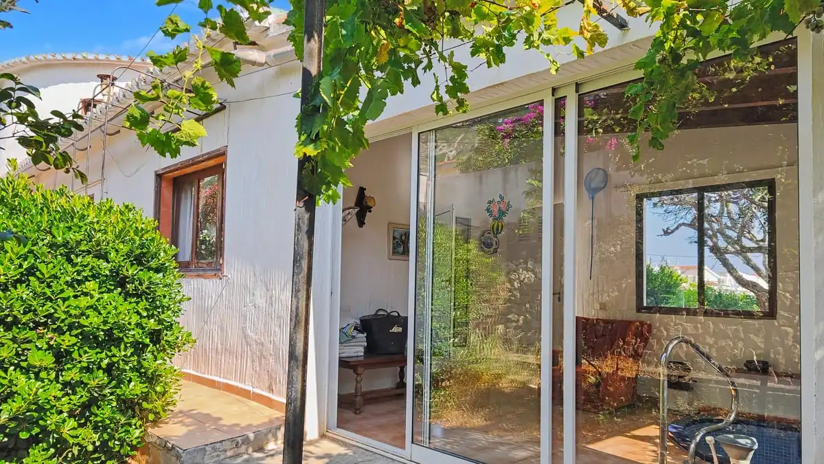 Außenansicht von Haus oder Chalet zum Verkauf in Dénia mit Heizung, Privatgarten und Terrasse