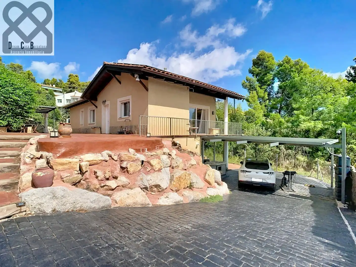 Vista exterior de Casa o xalet en venda en Corbera de Llobregat, Barcelona
