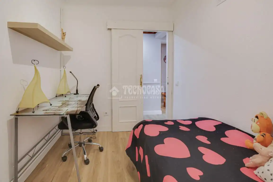 Dormitori de Pis en venda en Sant Feliu de Llobregat amb Calefacció