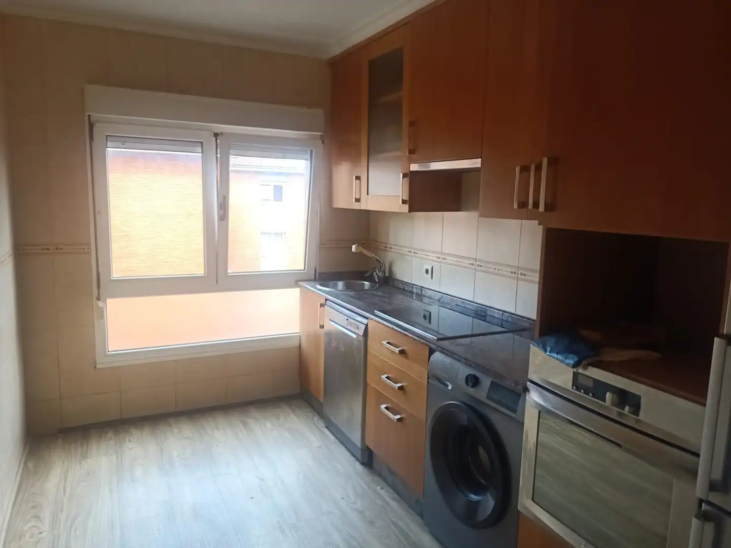 Cocina de Piso en venta en Gijón  con Calefacción, Terraza y Amueblado